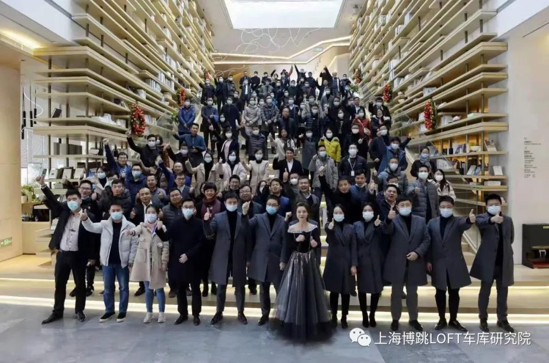 鹤壁全国一百多人在华侨城汉口道6号参观研讨LOFT专利车库技术！